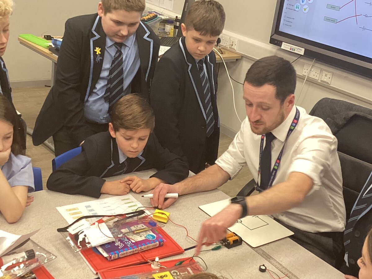 Series Circuits In Year 6 Science! | Delph Side Community Primary School